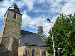 Einrüstung von St. Crescentius an der Südseite (Foto: Karl-Franz Thiede)
